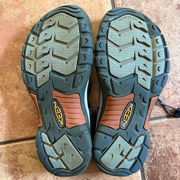 Keen Newport H2 Waterproof Hiking Sandals Trail Shoes Gray Mens Size 8 - Picture 2 of 6